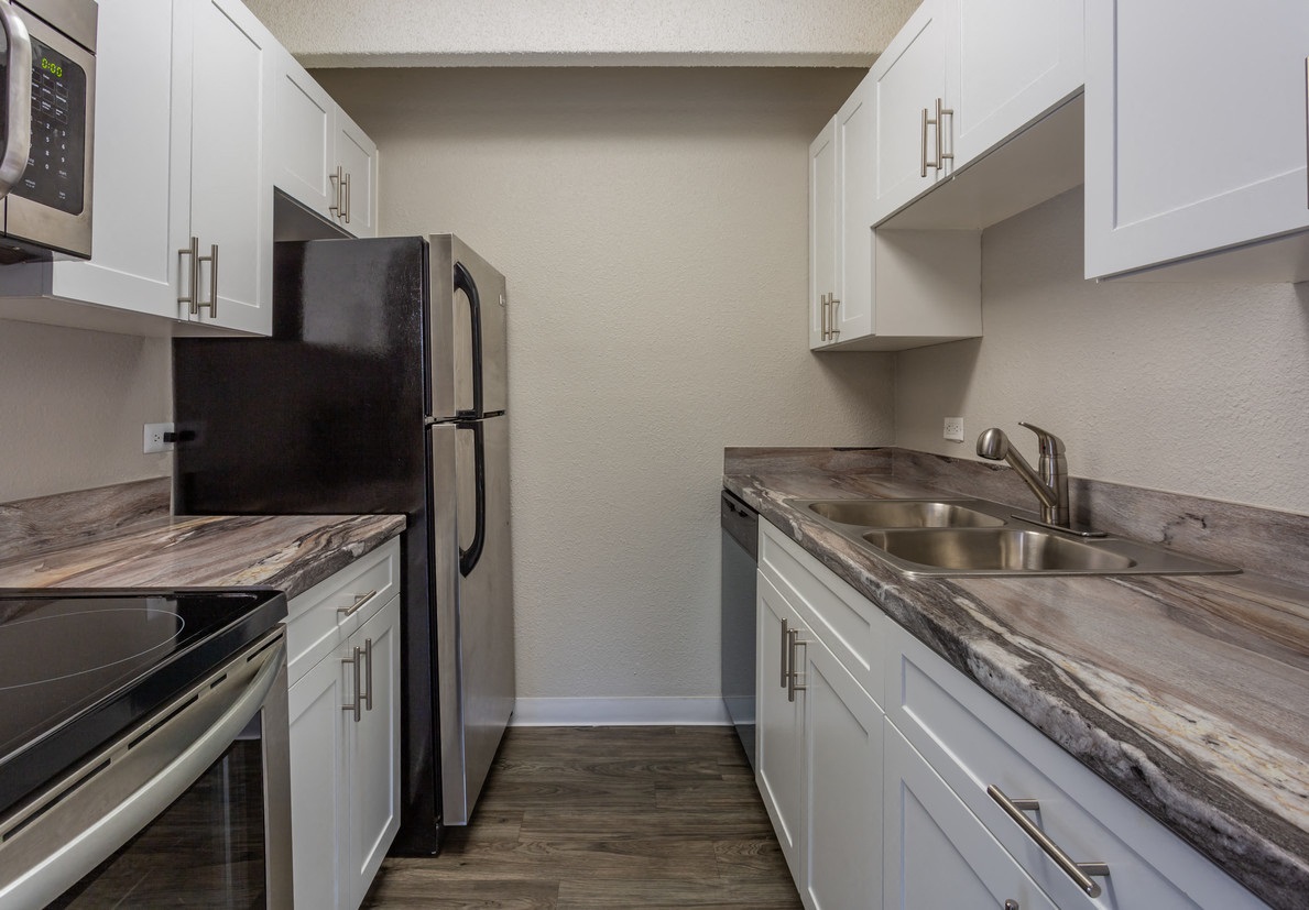 at Monaco Lakes Apt, Denver, CO